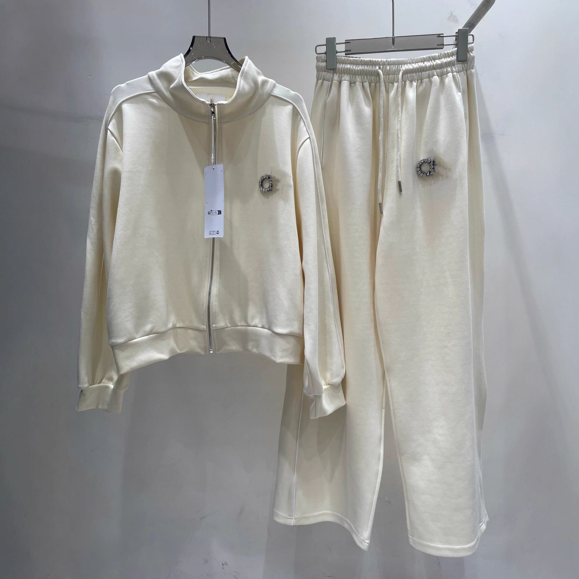 O1CN010sblKG1Vk4VD4eXXP_2219417082690-0-cib.jpg New Fashion Zip Tracksuit For Women - Image 1